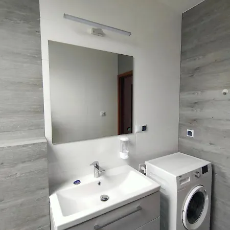 Apartment Karo: Twin House With Pool Area Near Zator And Energylandia